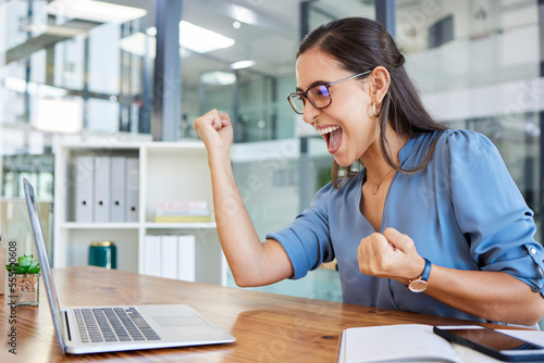 Tableau sur toile Success, celebration and business woman on laptop after winning online lottery, bonus or promotion