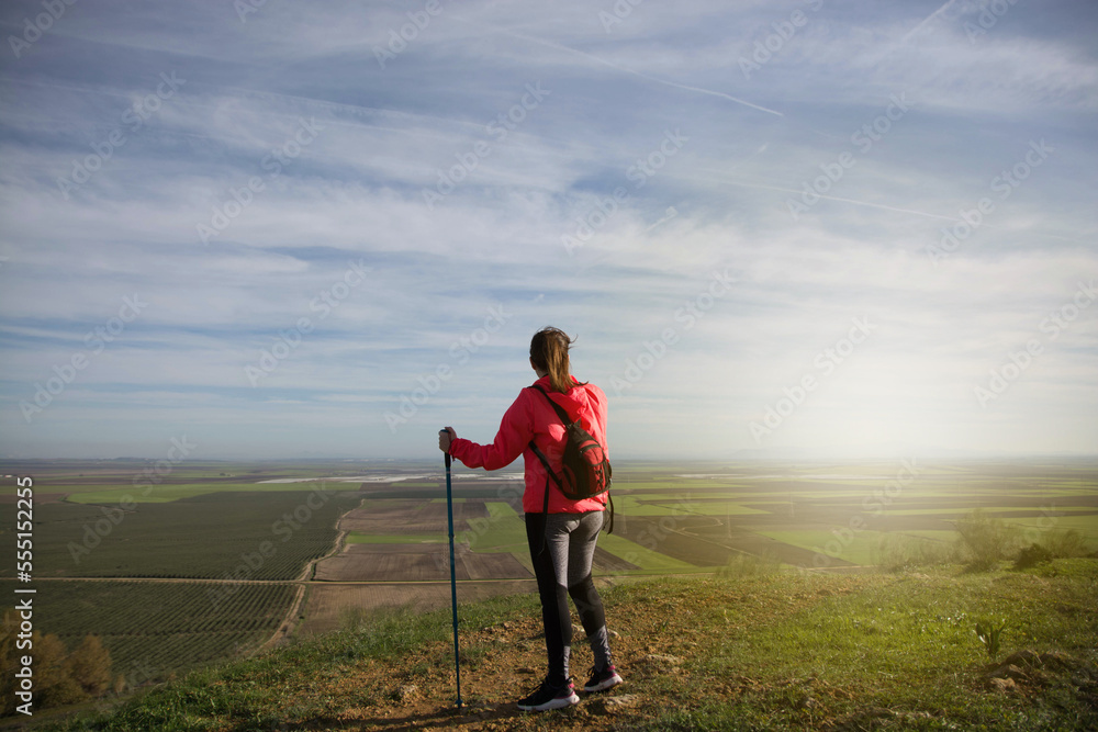 Ejercicio al aire libre en plena naturaleza. Mujer. Ejercicio al aire libre en plena naturaleza. Mujer.