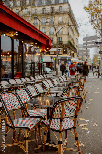 terrasse de café parisien
