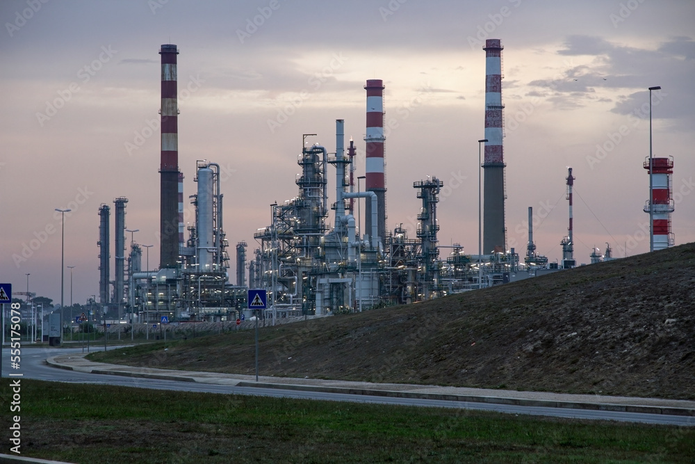 Fototapeta premium Big oil refinery at dawn