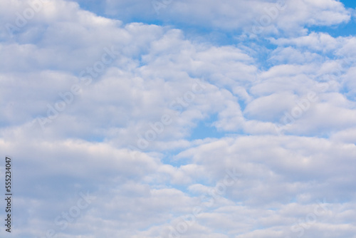 Fototapeta Naklejka Na Ścianę i Meble -  Ciel nuageux duvet cotonneux