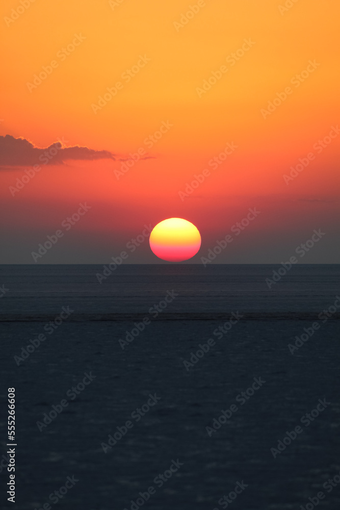 sunset wallpaper, horizon between the sky and the sea, beauty of nature and peaceful landscape, natural condition