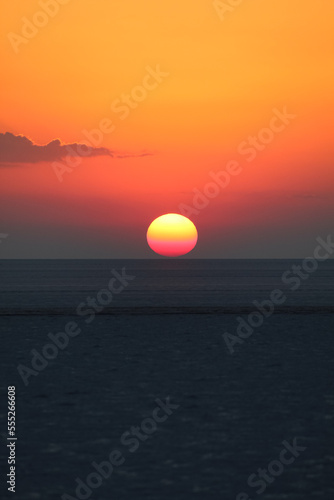 Fototapeta Naklejka Na Ścianę i Meble -  sunset wallpaper, horizon between the sky and the sea, beauty of nature and peaceful landscape, natural condition