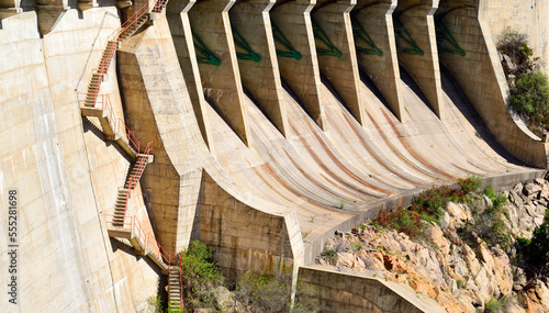 Detalle de paredon de represa hidroelectrica. photo