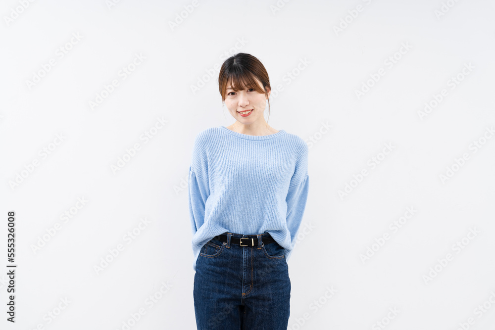 ニットを着た女性 ニットを着た女性