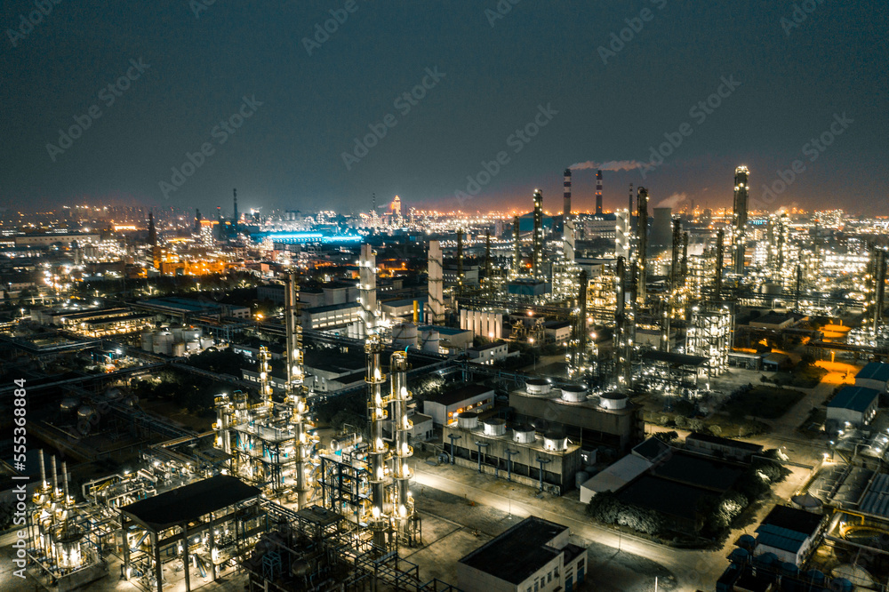 Obraz premium Petrochemical plant