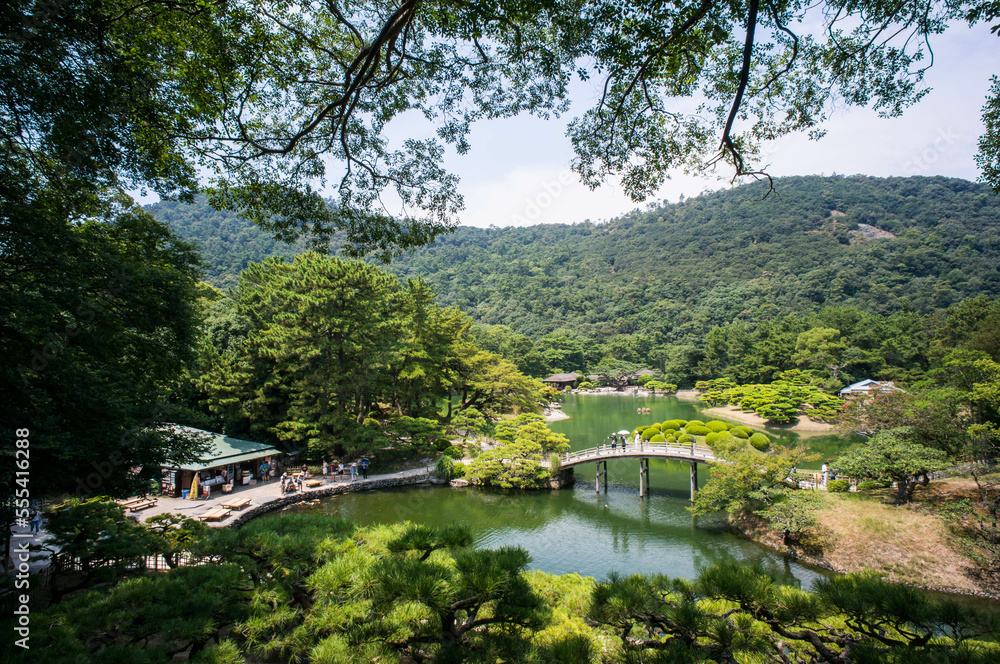 香川 栗林公園の飛来峰から眺めた芸術的な和の景観