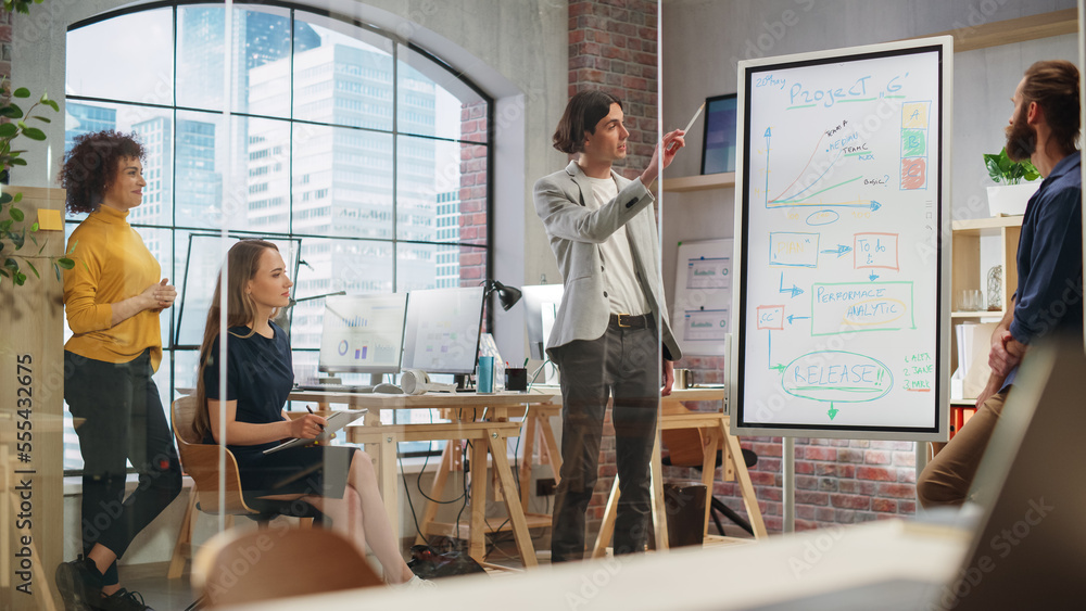 Stylish Young Project Manager Talking on a Team Meeting in Creative Agency  Conference Room. Colleague Showing Marketing Plan. Project Plan  Presentation on Digital Whiteboard Monitor Stock-Foto | Adobe Stock