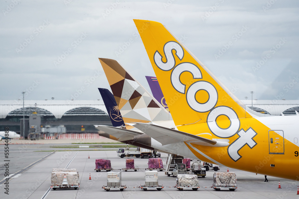 Foto de BANGKOK, THAILAND AUG 12, 2022 Tail of the Scoot Airline