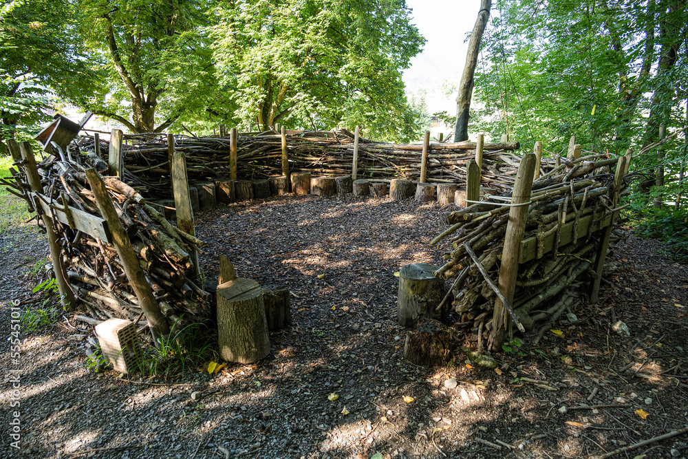 Kinderspielplatz im Wald, Kanton Nidwalden, Schweiz Kinderspielplatz im Wald, Kanton Nidwalden, Schweiz