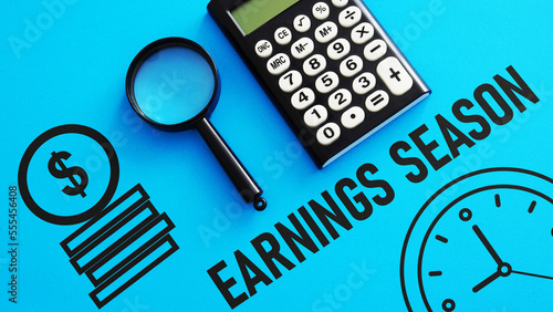Fotografie Earnings Season is shown using the text