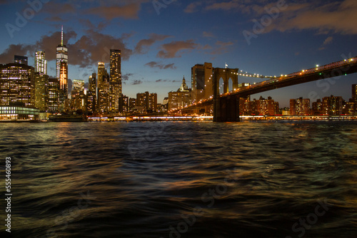 Puente de Brooklyn al anochecer, Nueva York