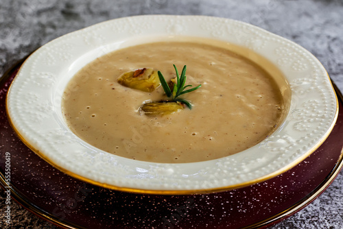 A plate of cream soup of chestnut