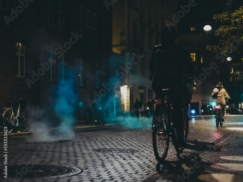 Fototapeta Naklejka Na Ścianę i Meble -  cyclists on the night city street