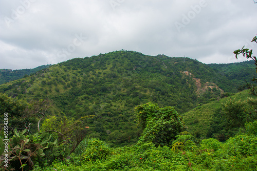 Disfrutando de los Hermosos paisajes naturales de las montañas en la Sierra Madre del Sur, México