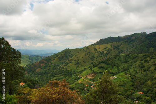 Disfrutando de los Hermosos paisajes naturales de las montañas en la Sierra Madre del Sur, México