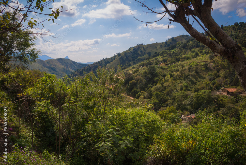 Disfrutando de los Hermosos paisajes naturales de las montañas en la Sierra Madre del Sur, México Disfrutando de los Hermosos paisajes naturales de las montañas en la Sierra Madre del Sur, México