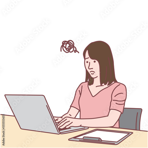 ノートパソコンで仕事をする女性