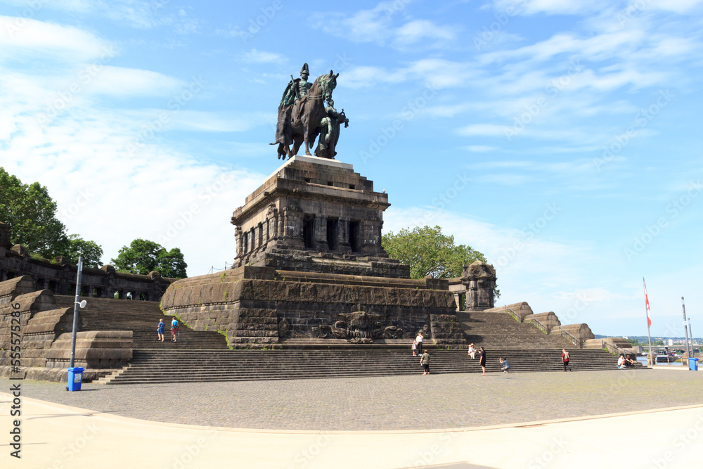 Obraz premium Deutsches Eck (German Corner) with Emperor William monument statue in Koblenz, Germany
