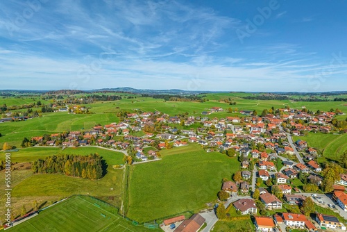 Blick auf die Gemeinden Bayerniederhofen und Berghof im Ostallgäu