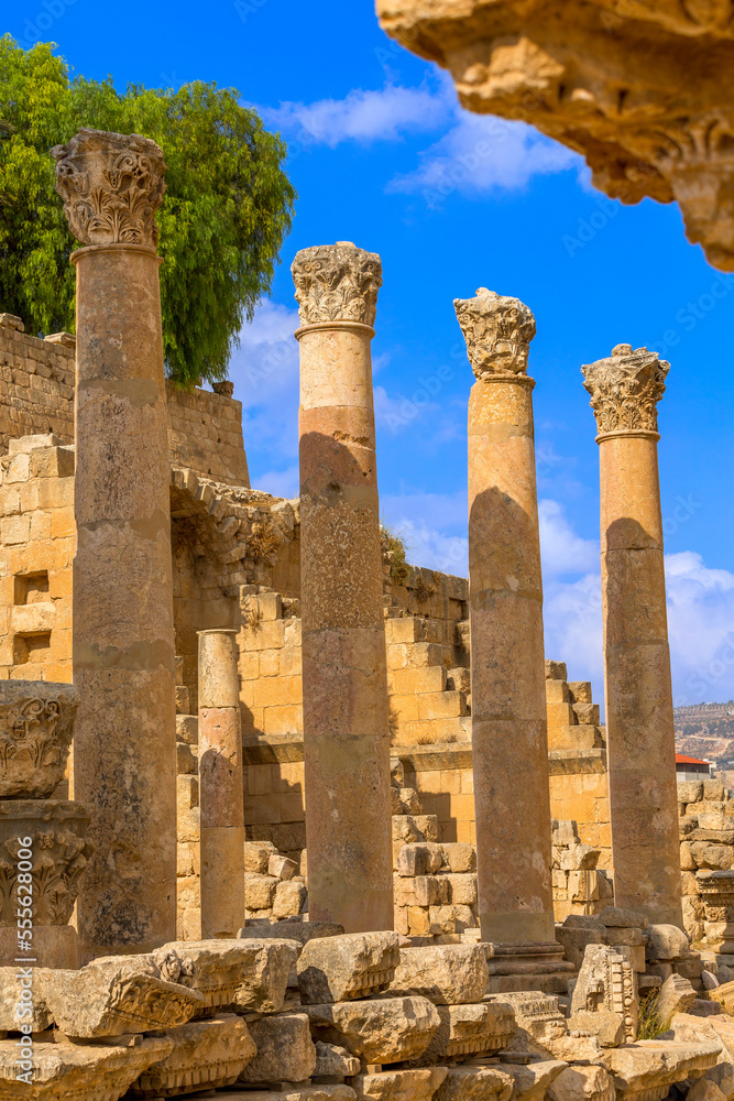 Jerash, Jordan, Columns of ancient street cardo maximus, Ancient Roman Gerasa of Antiquity