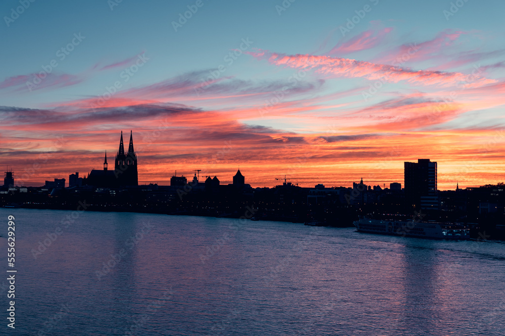 Naklejka premium Cologne panorama sunset