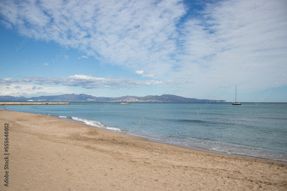 Costa mediterránea con nubes Costa mediterránea con nubes