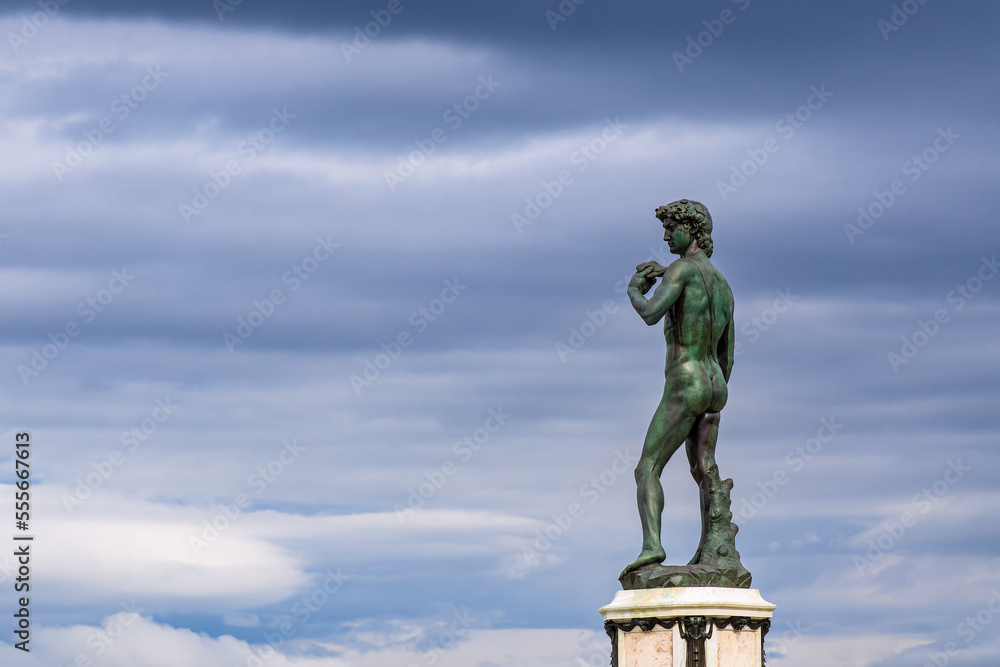 Blick auf die David Statue auf dem Piazzale Michelangelo in Florenz, Italien