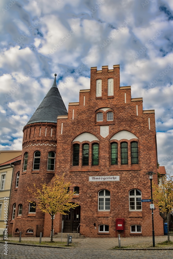 bergen, deutschland - historisches backsteinhaus