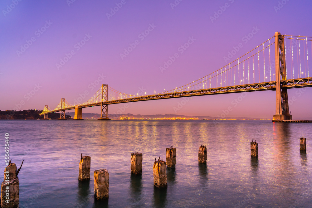 Obraz premium San Francisco – Oakland Bay Bridge in twilight period