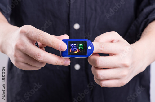 Blood oxygen saturation was measured with a pulse oximeter