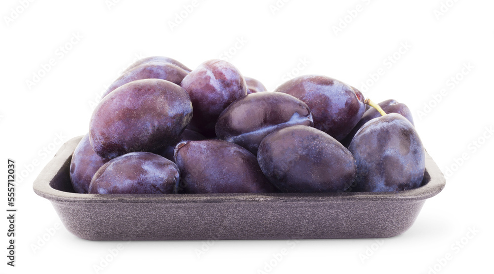 Obraz premium Three plums with leaves on white background