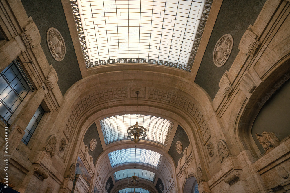 Ceiling of a large hall with rooftop windows