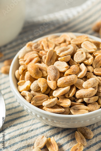 Dry Organic Roasted Peanuts