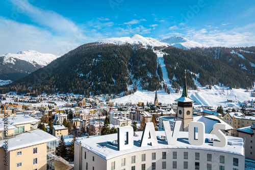 Panoramic view of Davos in Switzerland, site of the Annual meeting 2023 of the World Economic Forum (ID: 555731000)