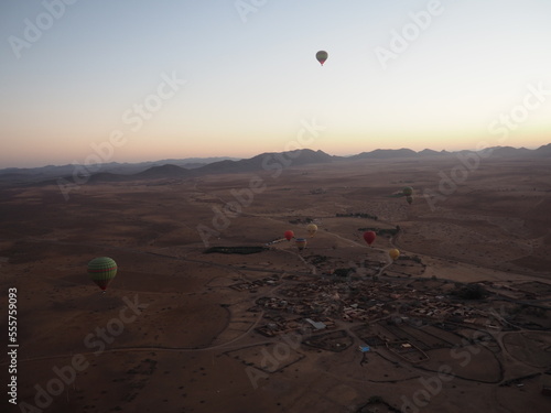 Obraz na płótnie Hot Air Balloon in the Desert w salonie