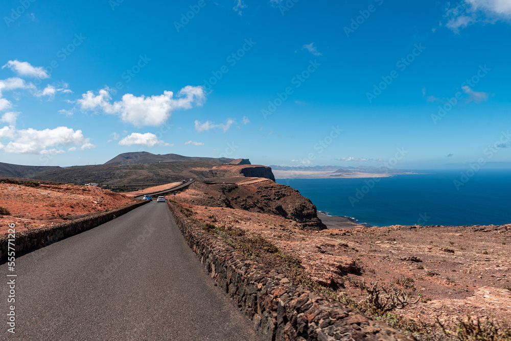 Fototapeta premium the road to the mountains