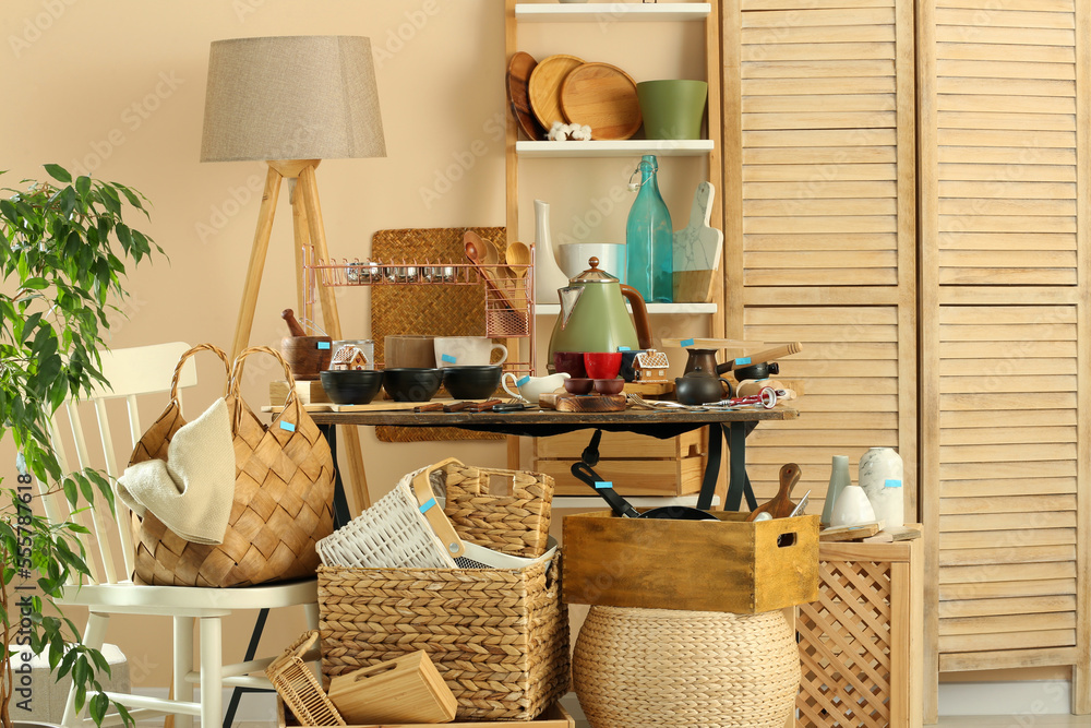 Obraz premium Many different cooking utensils in room. Garage sale