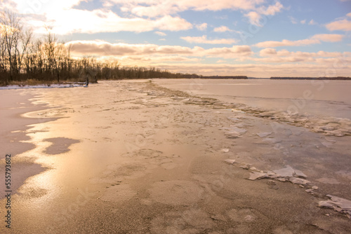 Fototapeta Naklejka Na Ścianę i Meble -  Beautiful winter landscape at the ravine Petrie Island, Ottawa river