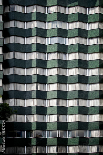 Arquitectura, ventanas, verde, blanco, luz y sombra, edificio, repetición