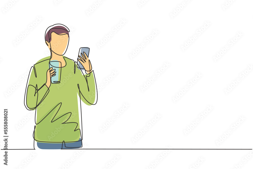 Single one line drawing smiling handsome man looking at mobile phone and holding glass of orange juice while having breakfast at home. Modern continuous line draw design graphic vector illustration Single one line drawing smiling handsome man looking at mobile phone and holding glass of orange juice while having breakfast at home. Modern continuous line draw design graphic vector illustration