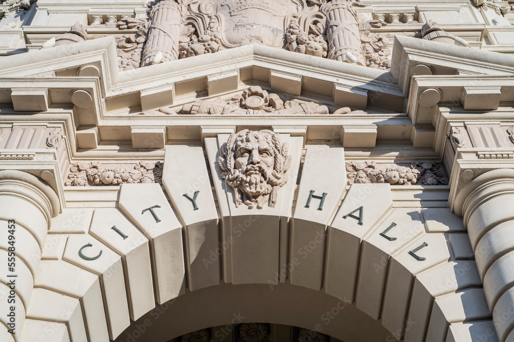 Obraz premium The entrance to city hall in Pasadena, California