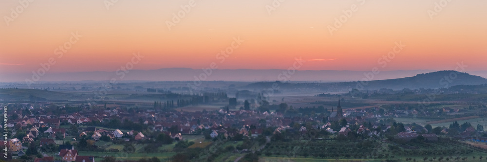 Panorama sur l'Alsace au lever du soleil