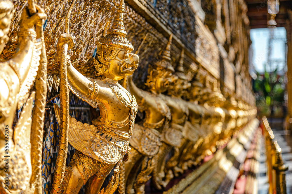 Fototapeta premium Golden Garuda statues surrounding the temple of Wat Phra Kaew, Bangkok, Thailand
