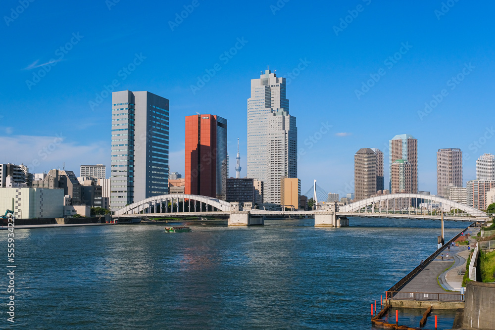 Fototapeta premium 東京都中央区 隅田川と勝鬨橋
