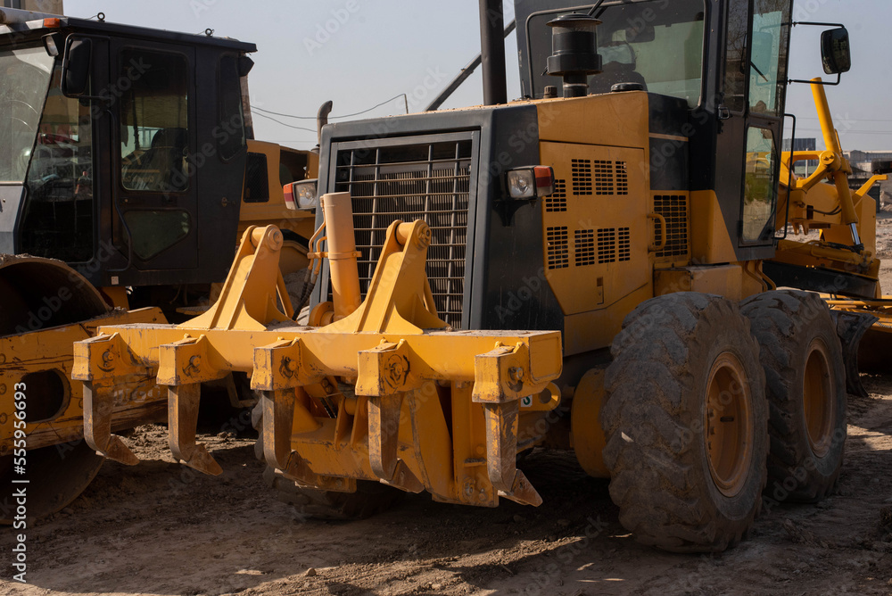 Road equipment for laying and maintenance of asphalt concrete pavement