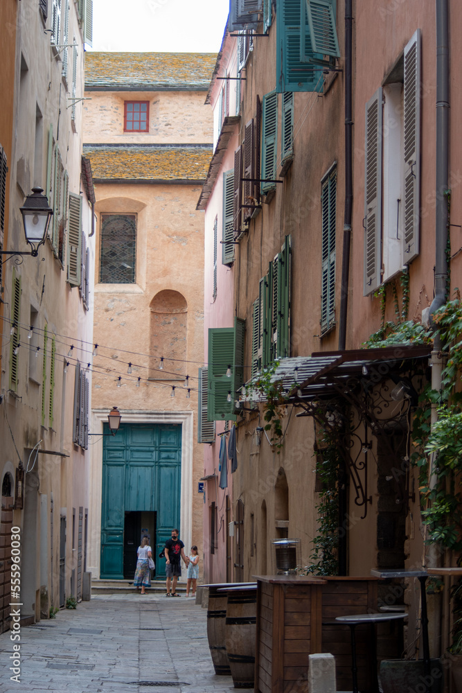 Étroite ruelle dans la citadelle de Bastia