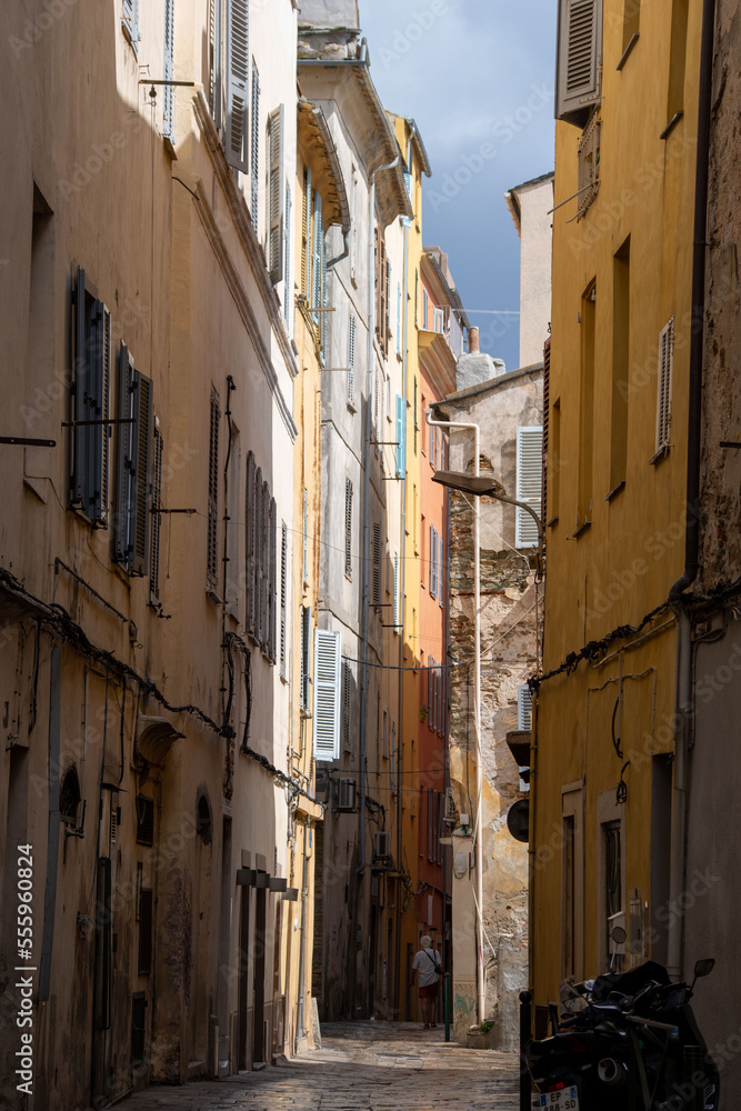 Jeux de lumière sur les maisons de Bastia