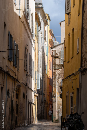 Jeux de lumi  re sur les maisons de Bastia