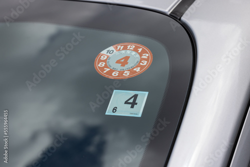 Schilderij op canvas 車検ステッカー　点検ステッカー　令和5年4月